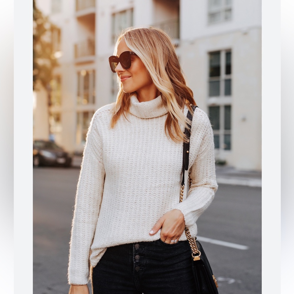 ABERCROMBIE Ribbed Turtleneck Sweater